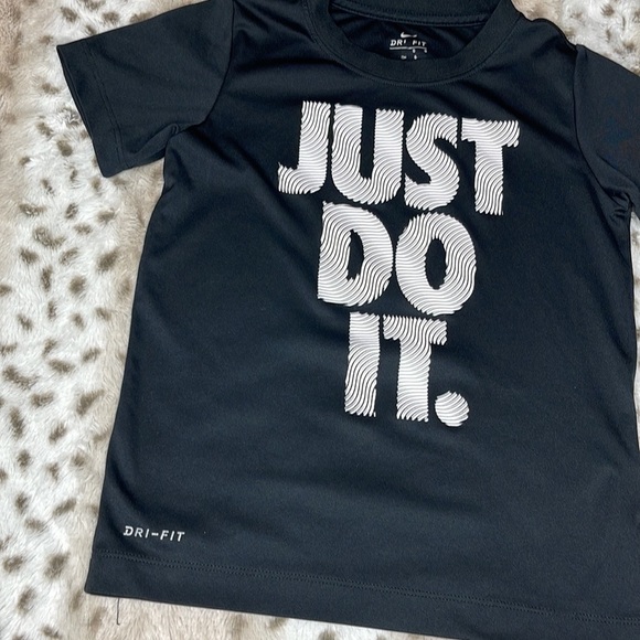 Nike Dri Fit Boys Tee Size 6 - Picture 3 of 7